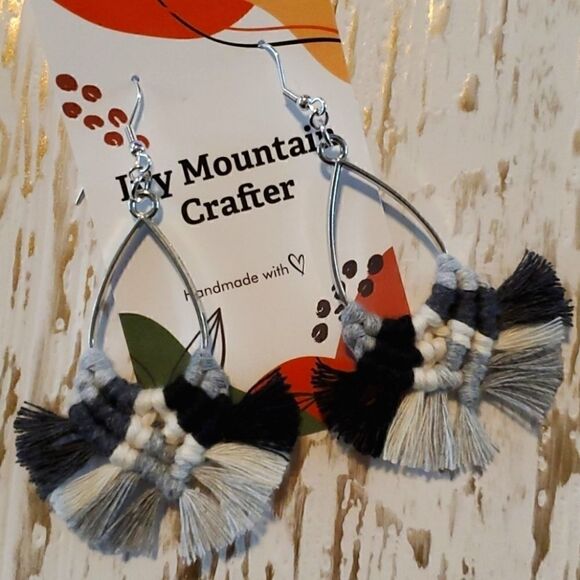 IVY MOUNTAIN CRAFTER Handcrafted Teardrop Earrings - Picture 1 of 2